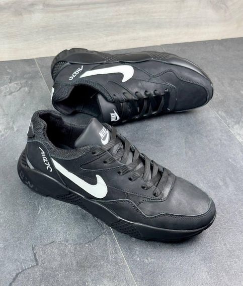 Демісезонні шкіряні кросівки Nike колір чорний | Зображення 1