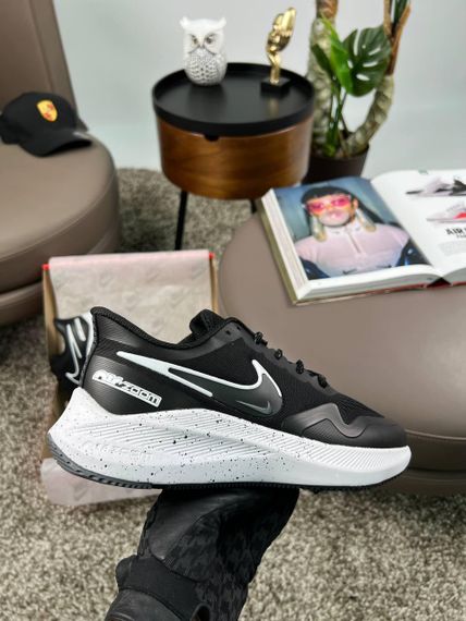 Чоловічі кросівки Air Zoom Winflo 8 Shield Black White Space весна / лето / осень A3642 43 27.5 см | Зображення 5