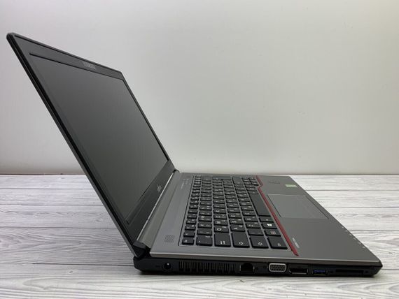 Ноутбук Fujitsu LifeBook E744 / 14" (1366x768) TN / Intel Core i5-4210M (2 (4) ядра по 2.6 - 3.2 GHz) / 8 GB DDR3 / 120 GB SSD / Intel HD Graphics 4600 / WebCam / DVD-ROM б/в | Зображення 4