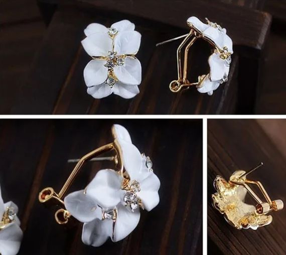 Сережки Primo Glory у формі квітів з білими пелюстками та кристалами – Gold&White | Зображення 4