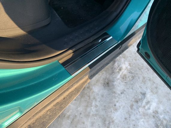 Накладки на пороги Натанико (4 шт., нерж.) Premium - стрічка 3М, 0.8 мм для Toyota C-HR | Зображення 4