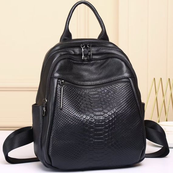 Рюкзак жіночий шкіряний з тичненням під рептилію чорний 34926 | Зображення 1