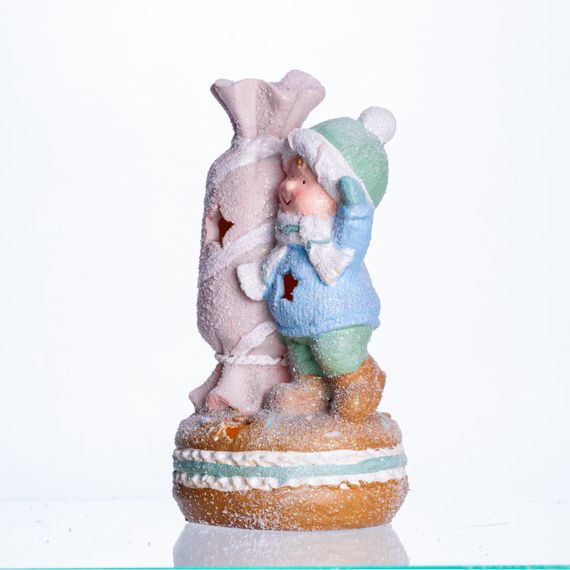 Новорічна декоративна фігурка з підсвіткою 12.5×9×21 см Новорічний декор Дитина з цукеркою з порцеляни CR-6-11 | Зображення 3