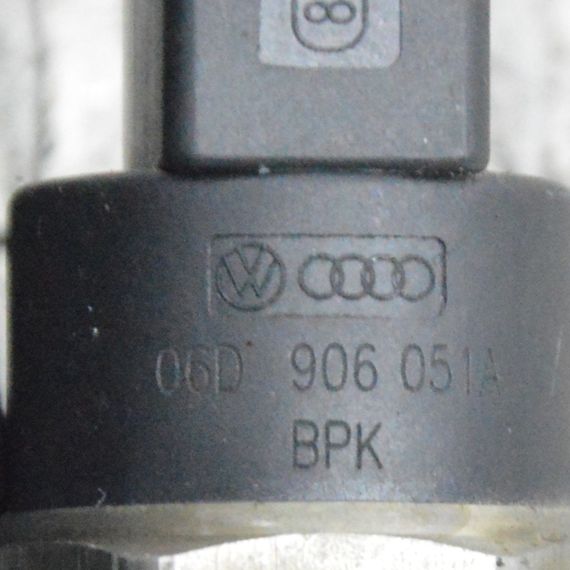 Датчик тиску палива в рейці Seat Leon Toledo 2005-2010 Датчик тиску палива Сеат 06D906051A | Зображення 1