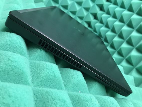 Ноутбук Б-класс Dell Latitude E5570 / 15.6" (1366x768) TN / Intel Core i5-6300U (2 (4) ядра по 2.4 - 3.0 GHz) / 8 GB DDR4 / 256 GB SSD / Intel HD Graphics 520 / WebCam / HDMI / Windows 10 лицензия б/у | Зображення 4