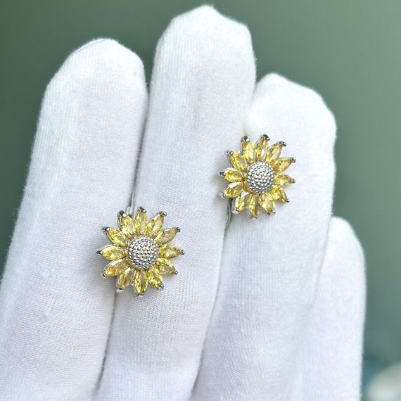 Срібні жіночі сережки Квітка Соняшника з жовтим цирконієм, родовані, круглі, англійський замок | Зображення 1