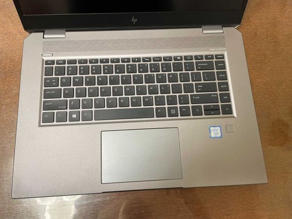 Мобильная рабочая станция HP ZBook 15 G5 / 15.6" (1920x1080) IPS / Intel Core i7-8750H (6 (12) ядер по 2.2 - 4.1 GHz) / 16 GB DDR4 / 256 GB SSD / nVidia Quadro P2000, 4 GB GDDR5, 128-bit / WebCam б/у | Зображення 3