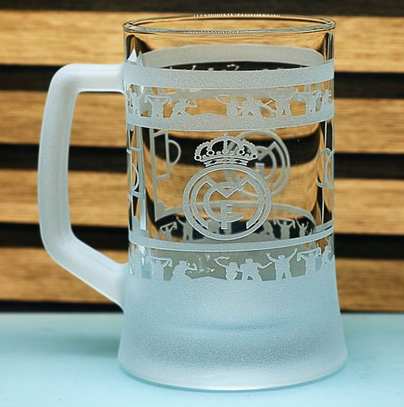 Пивной бокал 670 мл Реал Мадрид Real Madrid с гравировкой подарок для фаната ФК футбольная кружка круговая | Зображення 1