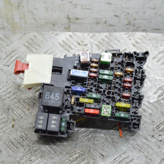 Блок запобіжників Volkswagen Golf VII 2012-2020 Корпус запобіжників Фольксваген Гольф 7 5Q0937615C