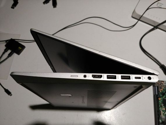 Ультрабук Б-класс HP ProBook 445 G9 / 14" (1920x1080) IPS / AMD Ryzen 5 5625U (6 (12) ядер по 2.3 - 4.3 GHz) / 16 GB DDR4 / 256 GB SSD / AMD Radeon Vega 7 Graphics / WebCam / TouchID б/у | Зображення 2