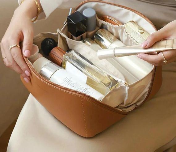 Вместительная косметичка с диагональной застежкой CosmyCase, коричневая | Зображення 7