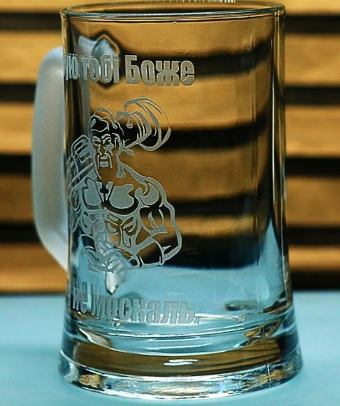 Патриотический пивной бокал 670 мл Спасибо тебе Боже что я не москаль кружка с гравировкой подарок для патриот | Зображення 2