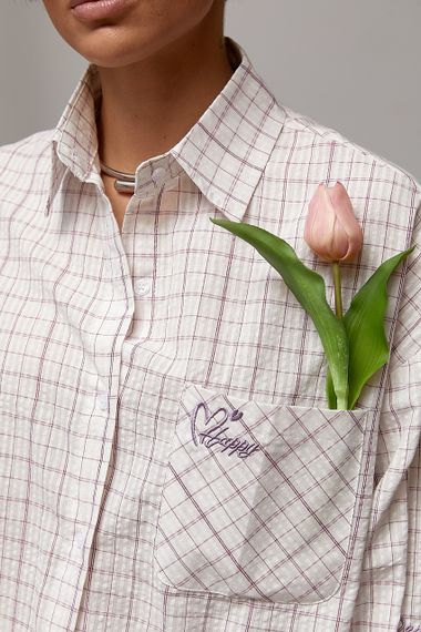 Сорочка в клітинку з вишитим написом на кишені - лавандовий цвет, ONE SIZE (є розміри) | Зображення 3