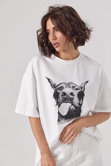 Однотонна футболка oversize з контрастним принтом добермана - білий цвет, ONE SIZE (є розміри) | Зображення 4