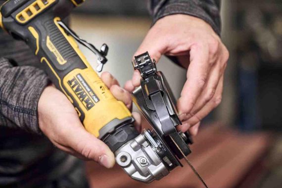 Шлифмашина угловая - болгарка аккумуляторная бесщёточная DeWALT DCG404NT | Зображення 9