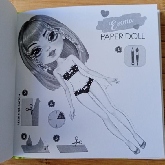 Розмальовка для скетчингу Paper Doll Одягни ляльку 140Х140 см, 24 аркуші, тверда обкладинка | Зображення 1