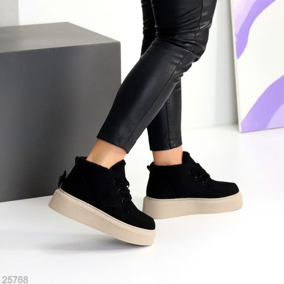 Стильные зимние черные замшевые ботинки на утолщенной бежевой подошве | Зображення 5