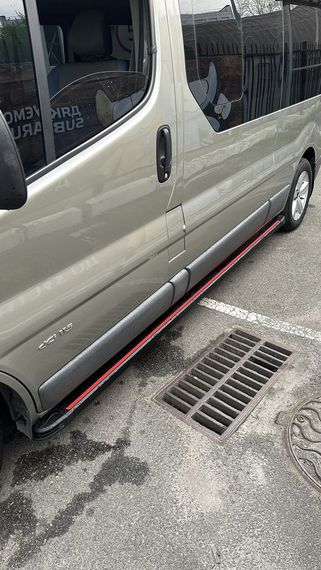 Боковые пороги Maya Red-Black (2 шт., алюминий) Короткая база для Renault Trafic 2001-2015 гг | Зображення 1