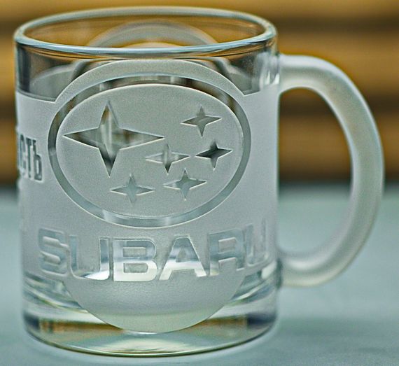 Скляна чашка Subaru Субару 320 мл з гравіюванням Подарунок автолюбителю кружка для чаю та кави з лого авто та  легендарний слоган | Зображення 5