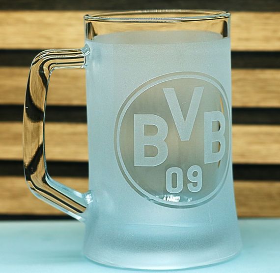 Пивний келих 670 мл ФК Боруссия Дортмунд Borussia з гравіюванням подарунок для фаната   футбольний кухоль | Зображення 1