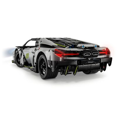 Конструктор LEGO Technic Суперкар Lamborghini Revuelto (42214) | Зображення 2