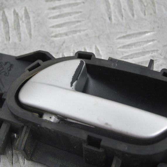 Ручка дверей внутрішня ліва Peugeot 207 2006-2013 Ручка дверей ліва Пежо 207 96802456VV | Зображення 1