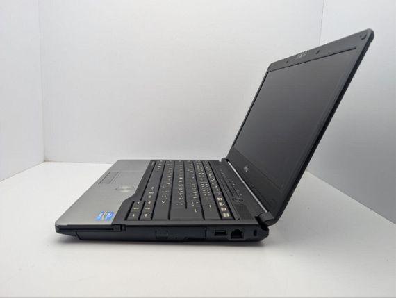 Ноутбук Fujitsu LifeBook S792 / 13.3" (1366x786) TN / Intel Core i7-3612QM (4 (8) ядра по 2.1 - 3.1 GHz) / 8 GB DDR3 / 640 GB HDD / Intel HD Graphics 4000 / WebCam б/у | Зображення 3