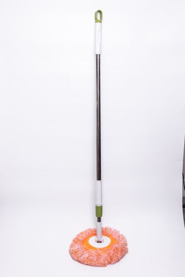 Швабра з телескопічною ручкою та круглою змінною насадкою для прибирання плитки, ламінату та лінолеуму вдома та в офісі | Зображення 4
