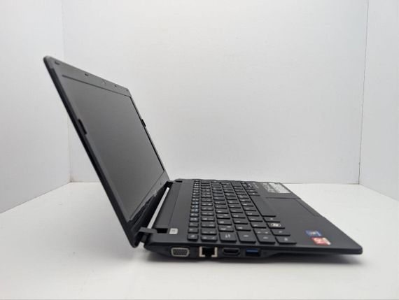 Нетбук Acer Aspire One 725 / 11.6" (1366x768) TN / AMD C-60 (2 ядра по 1.0 - 1.3 GHz) / 4 GB DDR3 / 120 GB HDD / AMD Radeon HD 6290 Graphics / WebCam / АКБ не держит б/у | Зображення 3