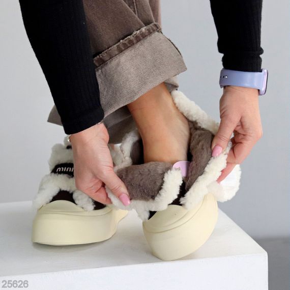 Шоколадные спортивные замшевые зимние автоледи на бежевой подошве | Зображення 8