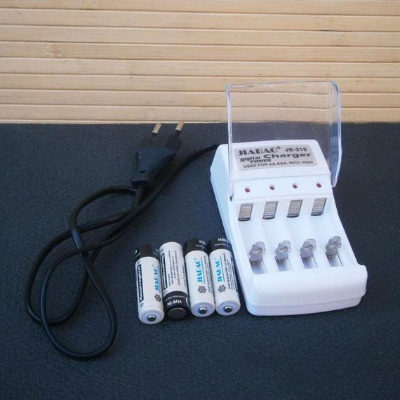 Зарядний пристрій для акумуляторів АА та ААА + 4 акумулятори ААА (1,2В, 600мАч), Jiabao JB-212 / Зарядка для акумуляторниїх | Зображення 4