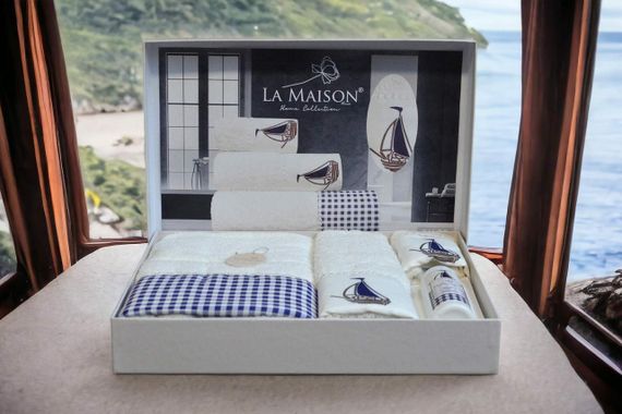 Подарунковий набір рушників La Maison, 3 шт. з ароматом Salor | Зображення 1