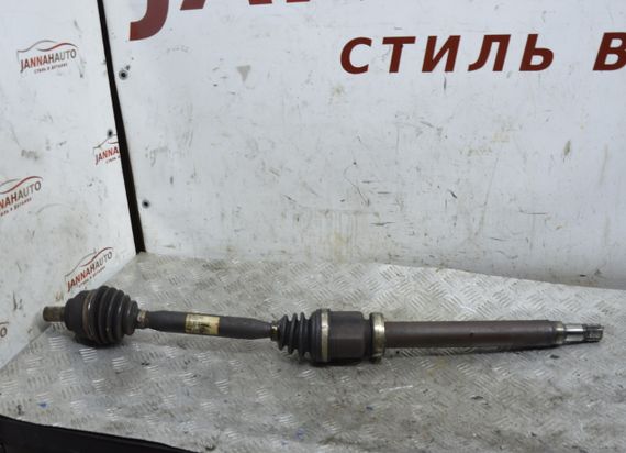Півось передня права Volvo C30 C70 S40 V50 2004-2012 Півось права Вольво ц30 ц70 с40 в50 30783168
