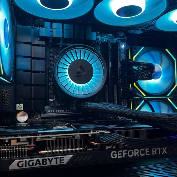 Збірка на замовлення: ігровий ПК GameMax Hype-M Black Tower / AMD Ryzen 7 7800X3D (8 (16) ядер по 4,2 - 5,0 ГГц) / 32 ГБ DDR5 / 1000 ГБ SSD M.2 / nVidia GeForce RTX 5070, 12 ГБ GDDR7, 192-bit / 750W | Зображення 5