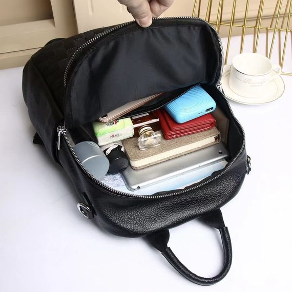 Шкіряний жіночий рюкзак чорним з тисненням 42147 | Зображення 5