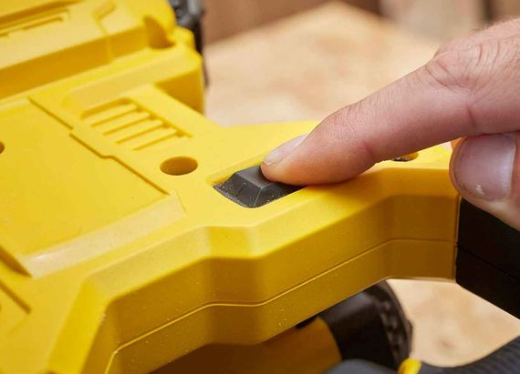 Пила торцювальна акумуляторна Stanley FATMAX з АКБ та ЗП SFMCS701M1 | Зображення 2