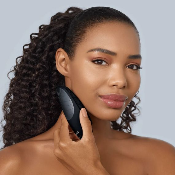 Электронная звуковая термо щетка для лица GESKE Sonic Thermo Facial Brush 6в1, Черный | Зображення 3