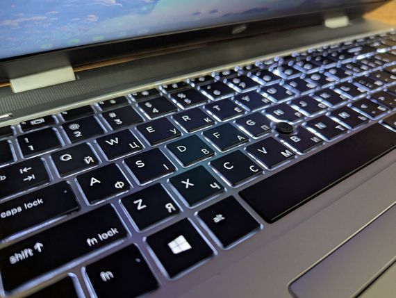 Ноутбук HP ProBook 650 G4 / 15.6" (1920x1080) IPS / Intel Core i5-8250U (4 (8) ядра по 1.6 - 3.4 GHz) / 8 GB DDR4 / 256 GB SSD / Intel UHD Graphics 620 / WebCam / Fingerprint / Windows 10 б/у + Подарок Беспроводная мышь / USB | Зображення 5