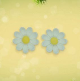 Сережки кліпси дитячі для вух без пробивання квітка Незабудка з білими пелюстками та жовтою тичинкою