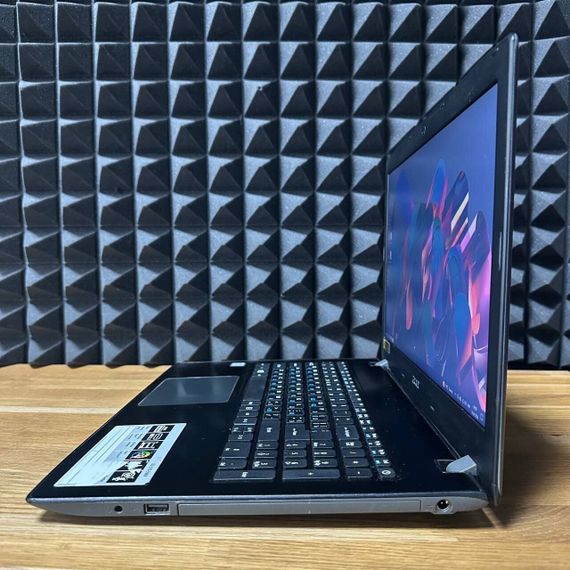 Ноутбук Б-клас Acer Aspire E5-575 / 15.6" (1920x1080) TN / Intel Core i5-7200U (2 (4) ядра по 2.5 - 3.1 GHz) / 8 GB DDR4 / 128 GB SSD / Intel HD Graphics 620 / WebCam б/в | Зображення 5
