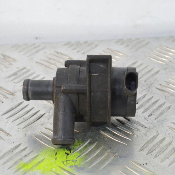 Водяний насос 1.6 / 2.0 TDI Volkswagen Golf Passat Caddy 2005-2020 Помпа водяна Фольксваген Гольф Пассат Кадді 06H965561 | Зображення 2