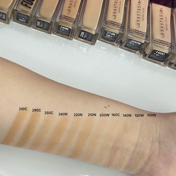Тональна основа Anastasia Beverly Hills Luminous Foundation - 250C (30 ml) | Зображення 1