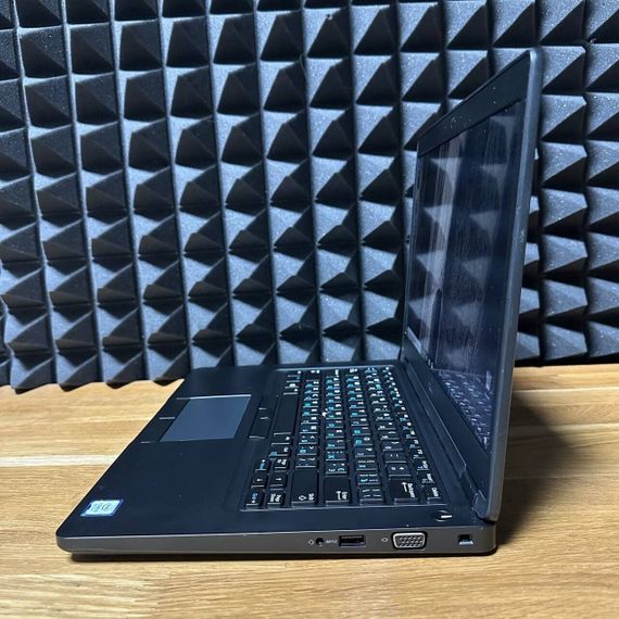 Ноутбук Dell Latitude 5490 / 14" (1920x1080) IPS / Intel Core i5-8250U (4 (8) ядра по 1.6 - 3.4 GHz) / 8 GB DDR4 / 256 GB SSD / Intel UHD Graphics 620 / WebCam б/в | Зображення 3