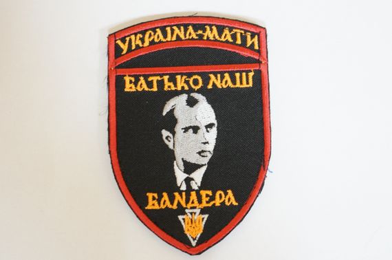 Шеврони  Щиток "Украiна-мати, Батько Наш Бандера" (10*6 )   з вишивкою