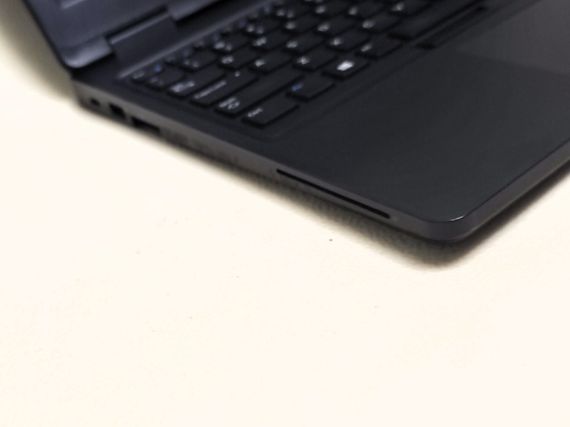 Ультрабук Dell Latitude 5590 / 15.6" (1920x1080) IPS / Intel Core i7-8665U (4 (8) ядра по 1.9 - 4.8 GHz) / 16 GB DDR4 / 256 GB SSD / nVidia GeForce MX130, 2 GB GDDR5, 64-bit / WebCam б/в | Зображення 2