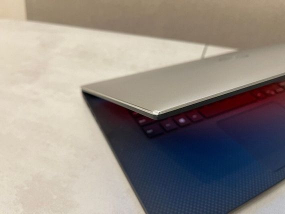 Мобильная рабочая станция Б-класс Dell XPS 15 9560 / 15.6" (3840x2160) IPS Touch / Intel Core i7-7700HQ (4 (8) ядра по 2.8 - 3.8 GHz) / 16 GB DDR4 / 256 GB SSD M.2 / nVidia GeForce GTX 1050, 4 GB GDDR5, 128-bit / WebCam б/у + Подарок Мышь / USB | Зображення 2
