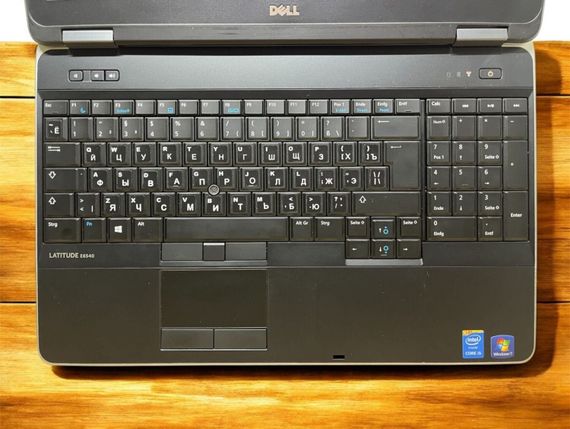 Ноутбук Б-класс Dell Latitude E6540 / 14" (1366x768) TN / Intel Core i5-4210M (2 (4) ядра по 2.6 - 3.2 GHz) / 8 GB DDR3 / 256 GB SSD / Intel HD Graphic 4600 / WebCam б/у | Зображення 2