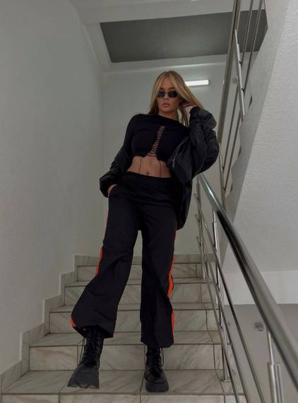 Женские широкие штаны карго из плащевки SH265 цвет черный, размер onesize 42/46