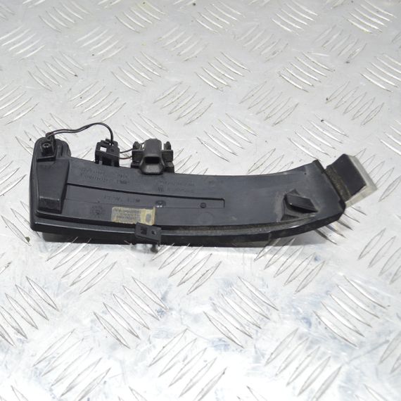 Покажчик повороту правого дзеркала Mercedes C-Class W204 2007-2014 Повторювач повороту дзеркала Мерседес в204 A2129067301 | Зображення 1