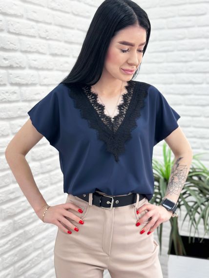 Женская летняя легкая блузка софт с коротким рукавом и кружевом GF4717 цвет синий, размер 50/52 | Зображення 2